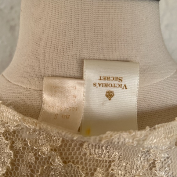 Vintage 90s Victoria’s Secret gold label cream sheer lace short sleeve top - Picture 4 of 4